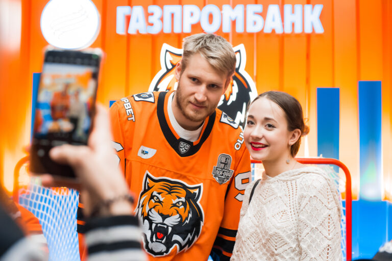 Автограф на прощанье: игроки ХК «Амур» встретились с фанатами