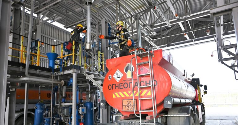 Комсомольский НПЗ запустил автоматическую станцию налива нефтепродуктов
