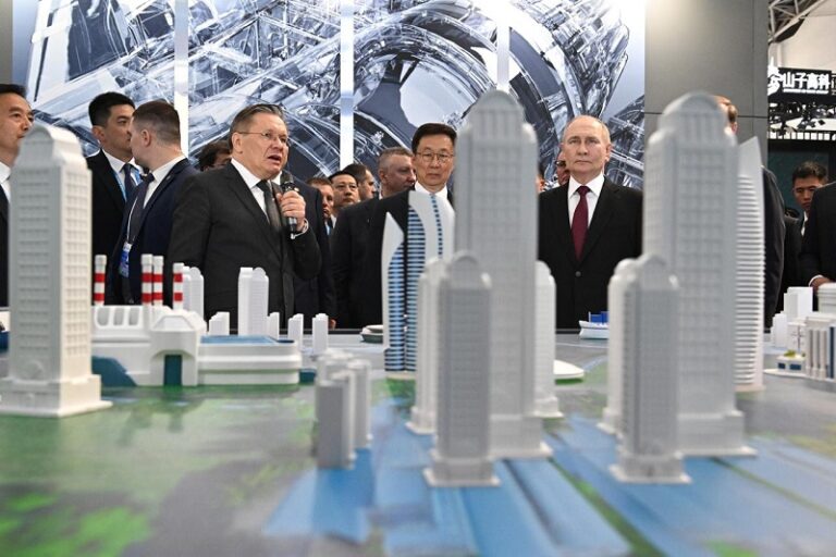Россия и Китай договариваются о создании подкомиссии по сотрудничеству в СМП