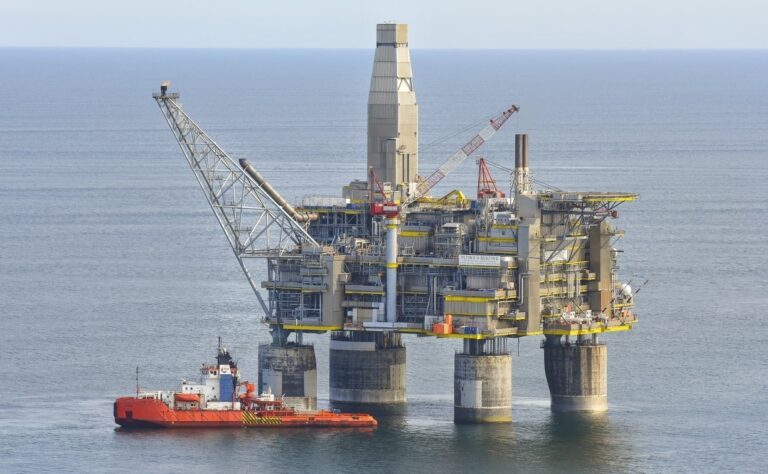 Генпрокуратура РФ требует взыскать ущерб со структур Shell
