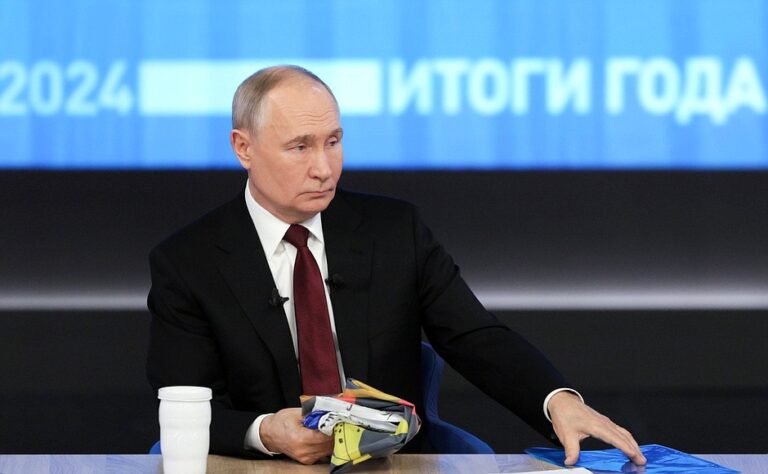 У нас огромная программа для восстановления и развития новых территорий – Путин