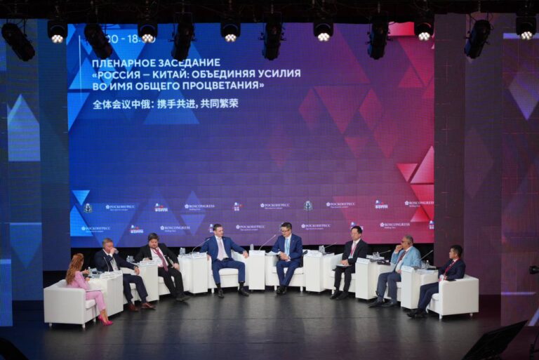 Противостояние вызовам и трансграничный аспект языка: эксперты подвели политические итоги Российско-Китайского форума