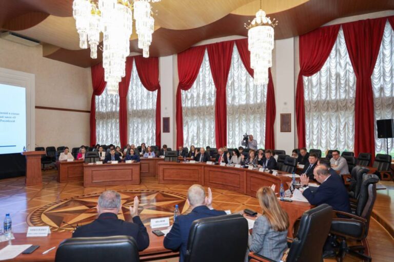 Депутаты ЕАО приняли постановление о выборах губернатора