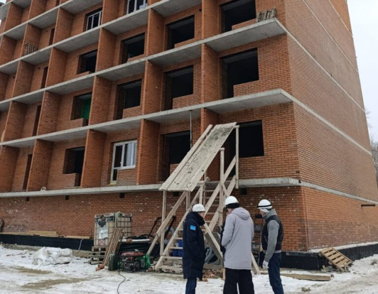 Возведение нескольких ЖК в Хабаровске оценили в краевом Минстрое