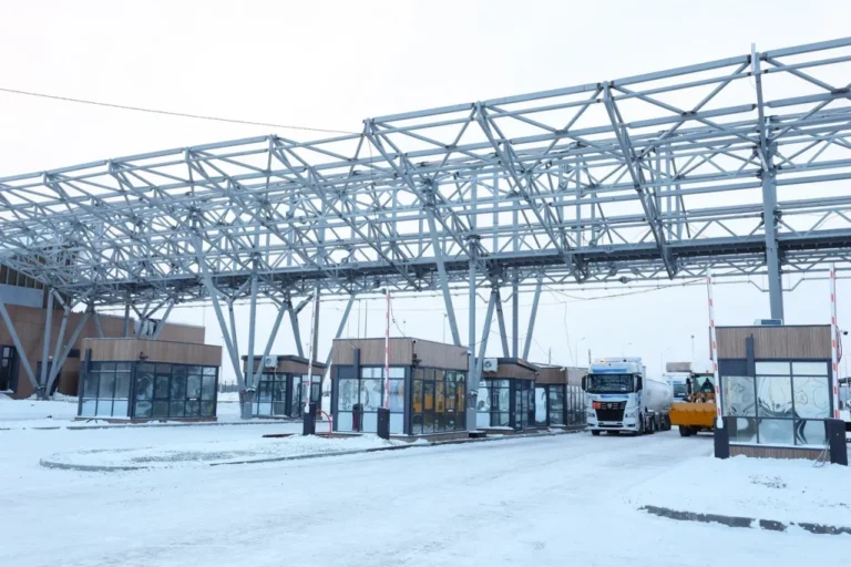 На пункте пропуска Кани-Курган Амурской области открыли движение по 16 новым полосам