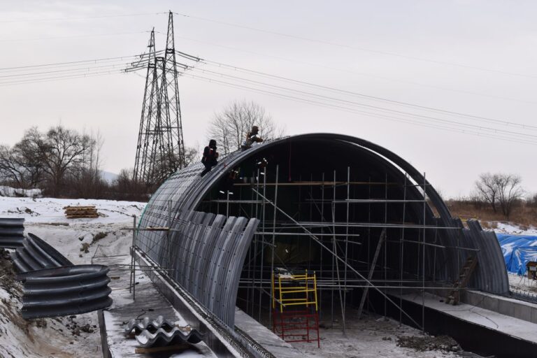 Сроки не терпят: инфраструктуру для погранперехода на Большом Уссурийском возводят с опережением графика