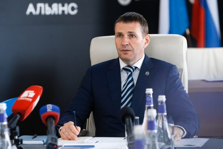“Прямая линия” с Дмитрием Демешиным: губернатор ответит на вопросы жителей Хабаровского края