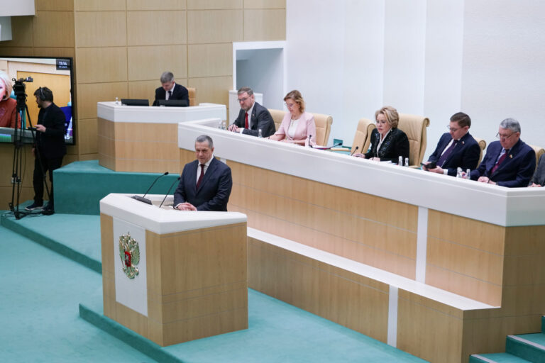 Точки роста и перспективы развития ДФО обозначил в Совфеде РФ Юрий Трутнев