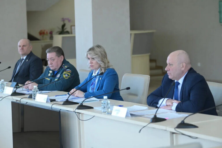 Мощную группировку сил для борьбы с огнем и паводками подготовил Хабаровский край