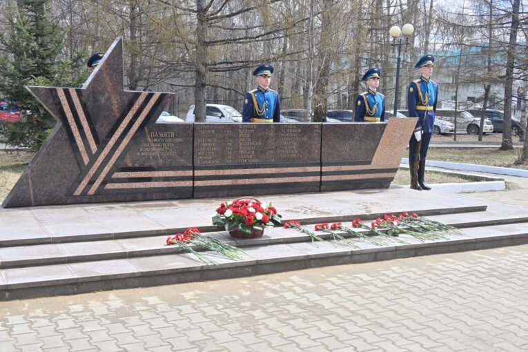 В Хабаровске открыли Памятный знак погибшим летчикам