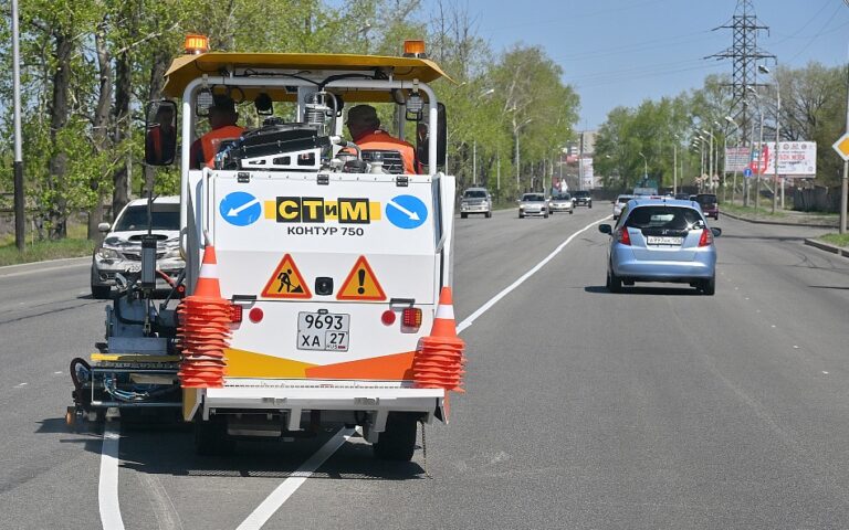 В Хабаровске стали использовать пластиковую дорожную разметку