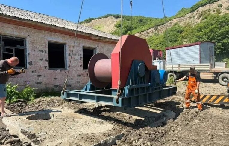На Сахалине готовят систему тросов для подъема судна