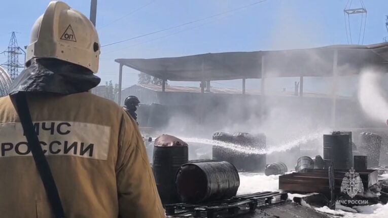 В столице Приамурья проверили воздух после пожара на заводе