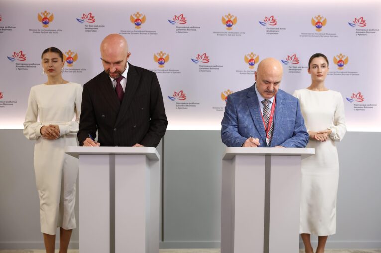 На ВЭФ 2026 подписали соглашение о беспилотной артерии между РФ и КНР
