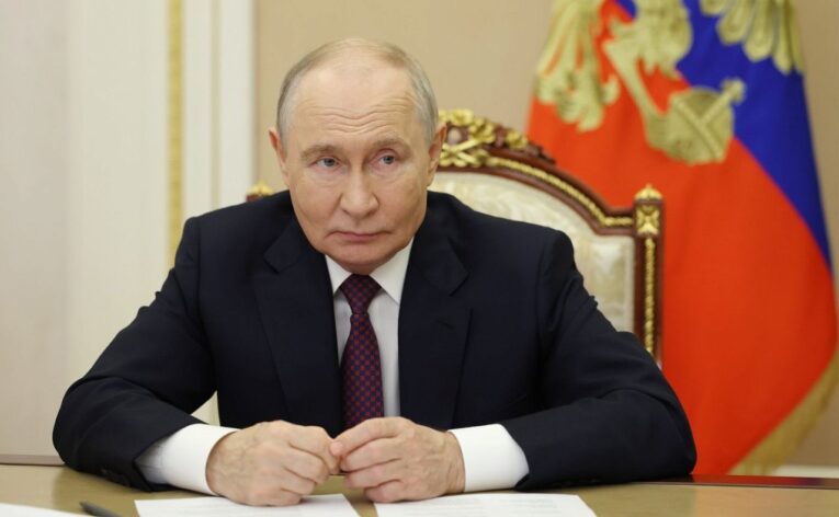 Путин поручил рассмотреть увеличение доли арендного жилья в ДФО и Арктике