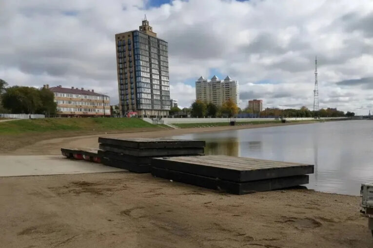 Бассейн для Центра закаливания начали устанавливать в Благовещенске