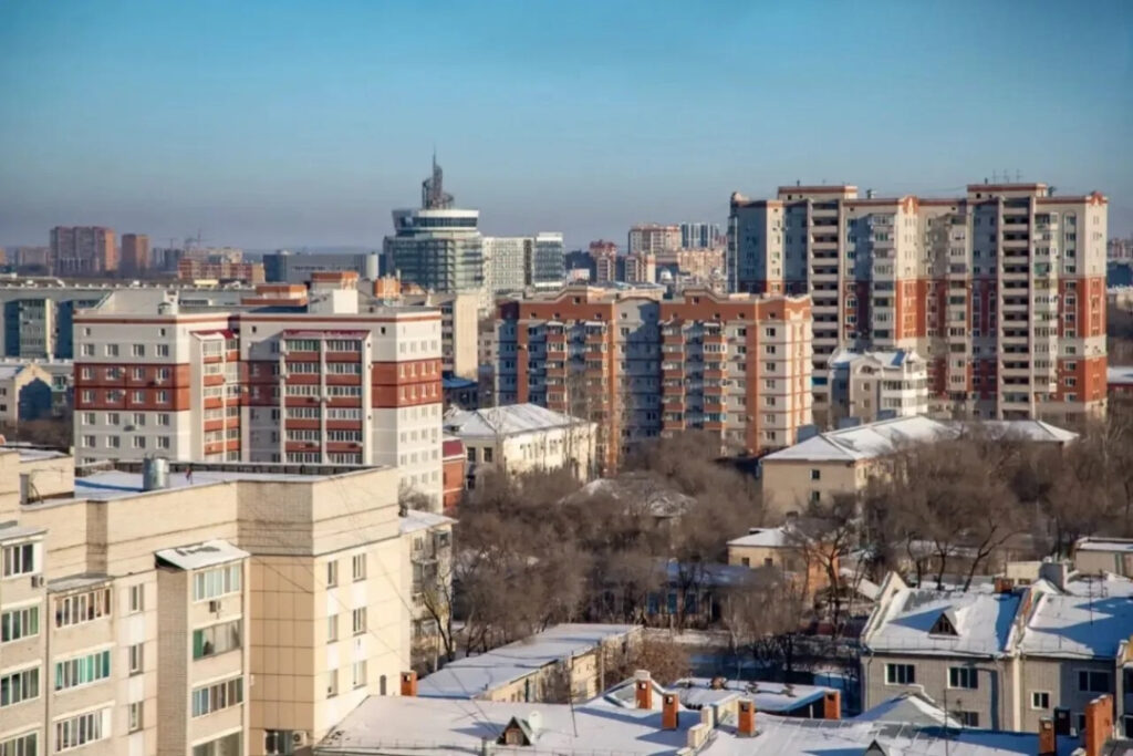 Хроника дня ДФО: закрытие трассы, опасные креветки, новый глава Приморья, запрет вейпов